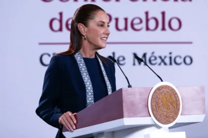 México prohíbe celulares en escuelas de educación básica desde noviembre