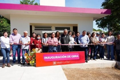 Alcaldesa de Xalapa inaugura módulo sanitario en primaria rural
